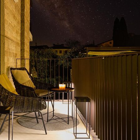 Salvatorehomes - Luxurious Dreamview Waterfront Apartment In Torri Del Benaco With Pool - Casa Azura - A 5 Star Luxury Collection At Lake Garda 外观 照片