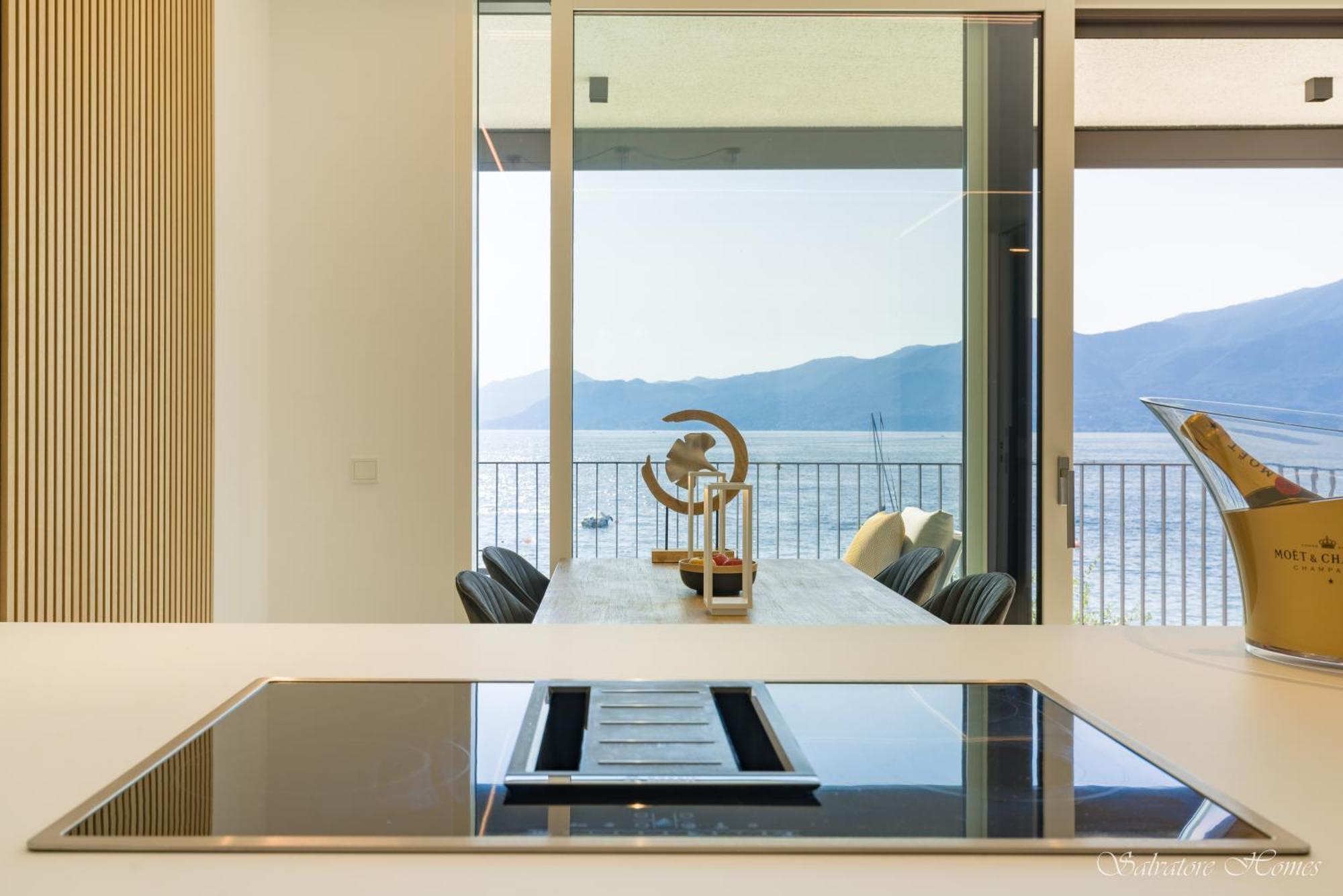 Salvatorehomes - Luxurious Dreamview Waterfront Apartment In Torri Del Benaco With Pool - Casa Azura - A 5 Star Luxury Collection At Lake Garda 外观 照片